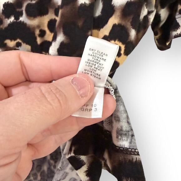 St. John Leopard Print Short Sleeve T-Shirt Blouse Embellished Womens XL Stretch - Picture 6 of 10